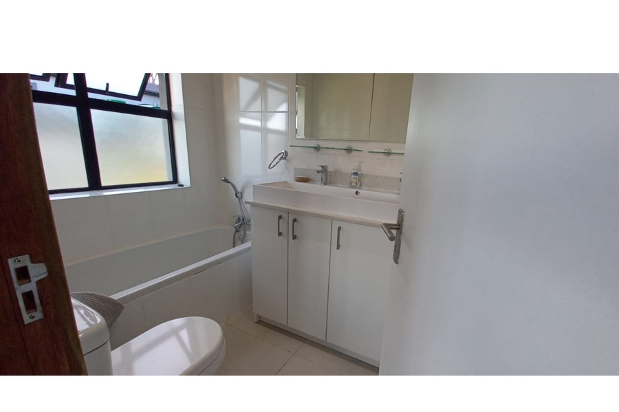 To Let 4 Bedroom Property for Rent in Westhill Western Cape